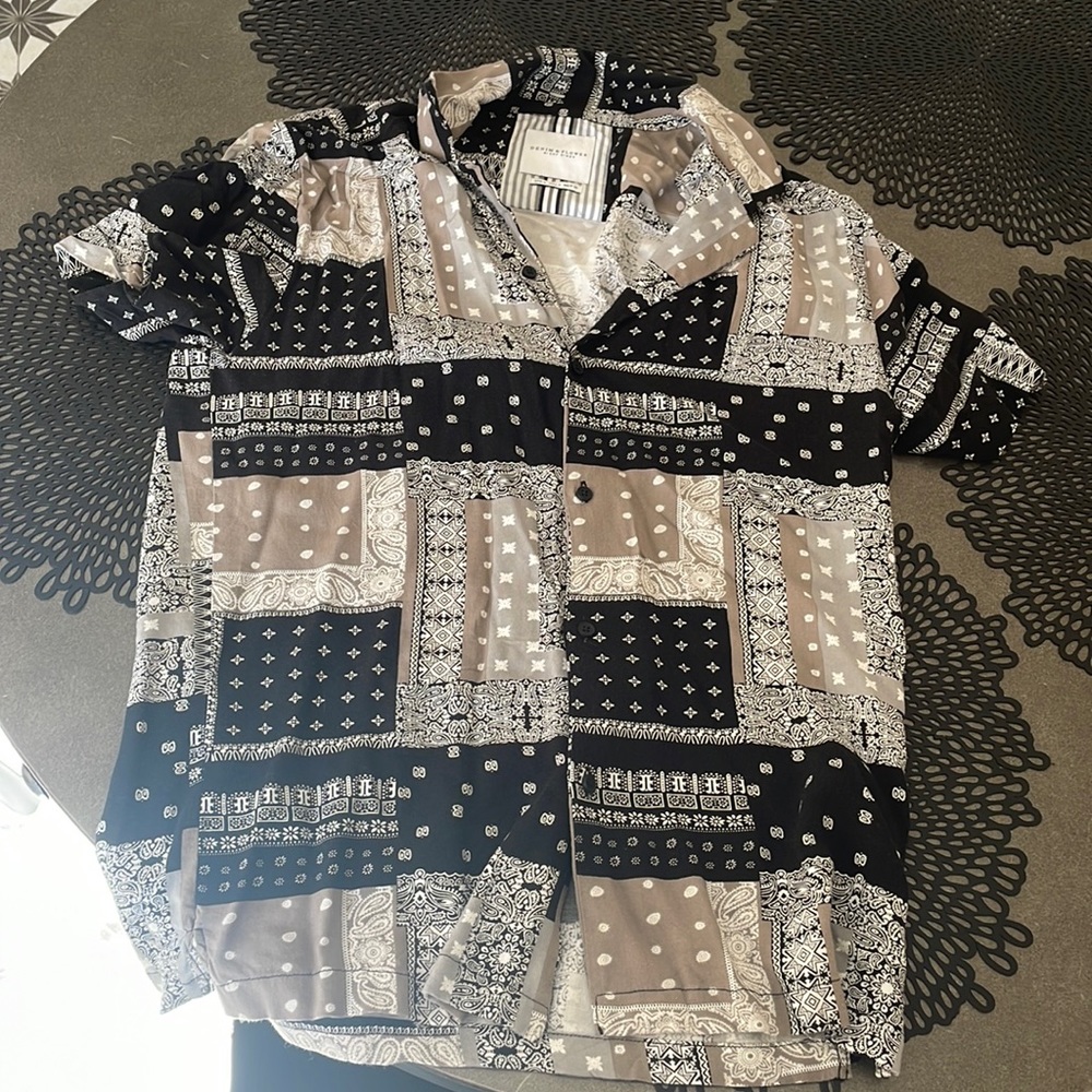 BUTTON UP BANDANA STYLE SHIRT